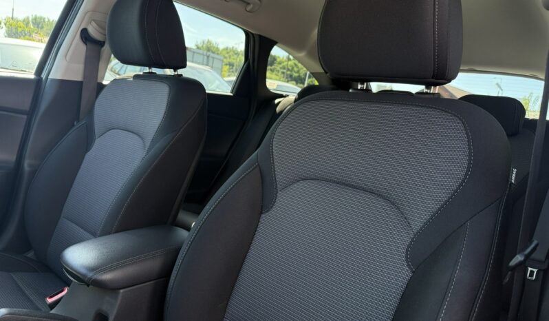 Hyundai i30 | FWD (przód) | Manualna | 120 KM | Srebrny full