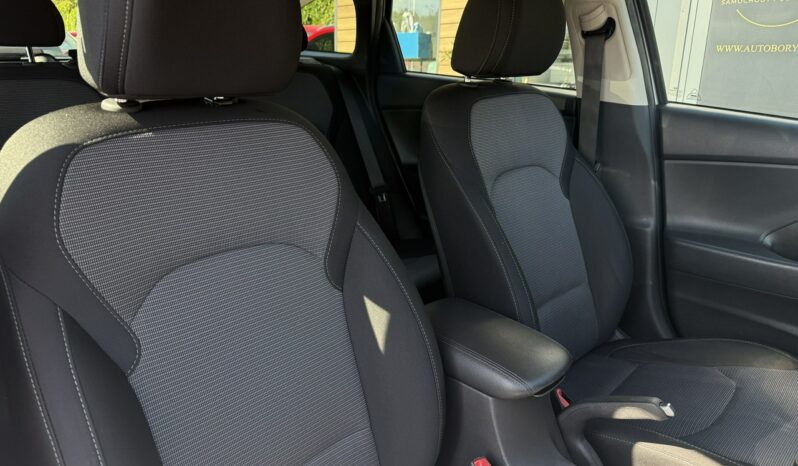 Hyundai i30 | FWD (przód) | Manualna | 120 KM | Srebrny full