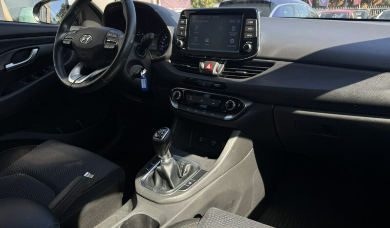 Hyundai i30 | FWD (przód) | Manualna | 120 KM | Srebrny full