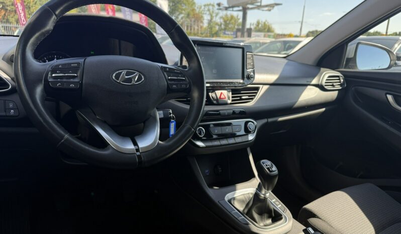 Hyundai i30 | FWD (przód) | Manualna | 120 KM | Srebrny full