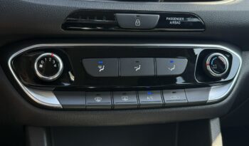 Hyundai i30 | FWD (przód) | Manualna | 120 KM | Srebrny full
