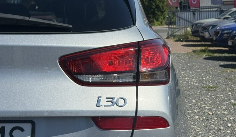 Hyundai i30 | FWD (przód) | Manualna | 120 KM | Srebrny full