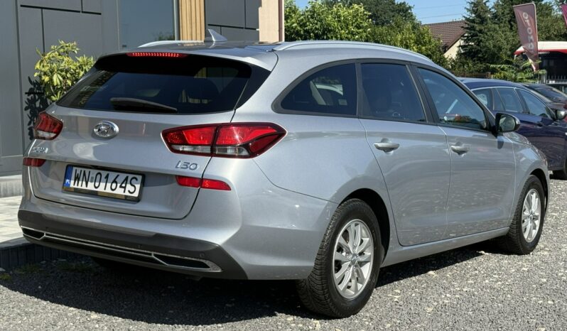 Hyundai i30 | FWD (przód) | Manualna | 120 KM | Srebrny full
