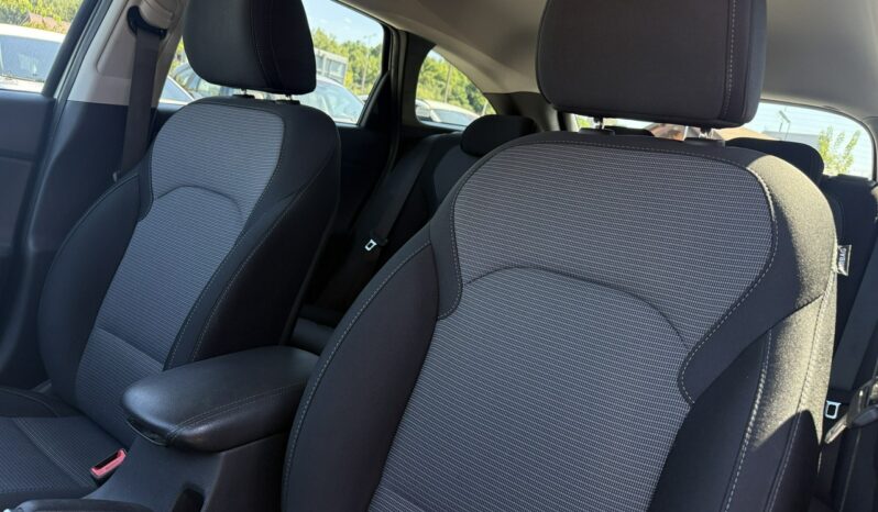 Hyundai i30 | FWD (przód) | Manualna | 120 KM | Srebrny full