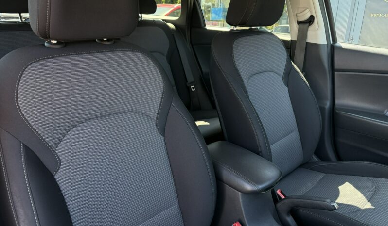 Hyundai i30 | FWD (przód) | Manualna | 120 KM | Srebrny full