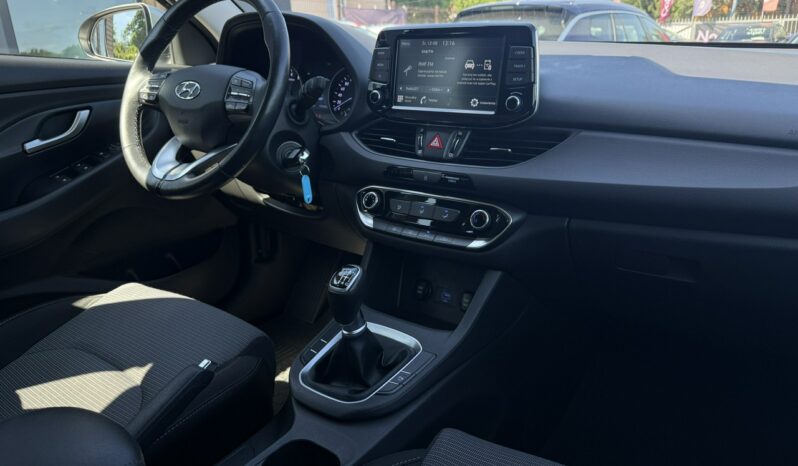 Hyundai i30 | FWD (przód) | Manualna | 120 KM | Srebrny full