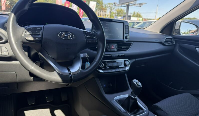 Hyundai i30 | FWD (przód) | Manualna | 120 KM | Srebrny full