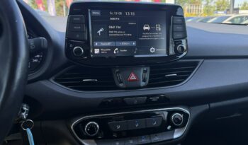 Hyundai i30 | FWD (przód) | Manualna | 120 KM | Srebrny full