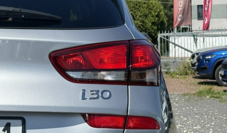 Hyundai i30 | FWD (przód) | Manualna | 120 KM | Srebrny full