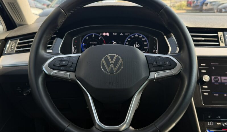 Volkswagen Passat | FWD (przód) | Automatyczna | 200 KM | Granatowy full