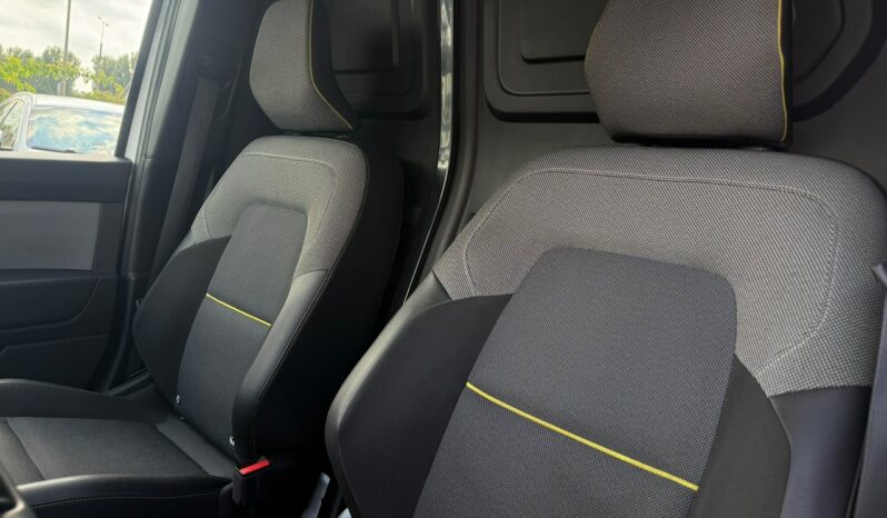 Renault Kangoo | FWD (przód) | Manualna | 102 KM | Biały full