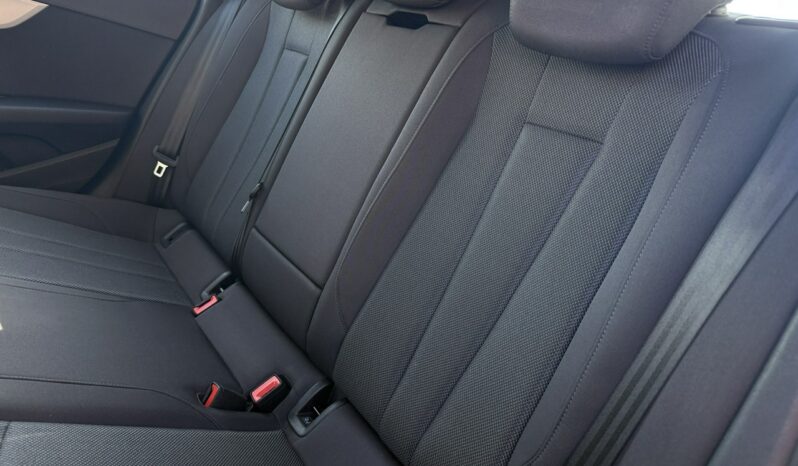 Audi A4 Avant | FWD (przód) | Automatyczna | 136 KM | Czarny full