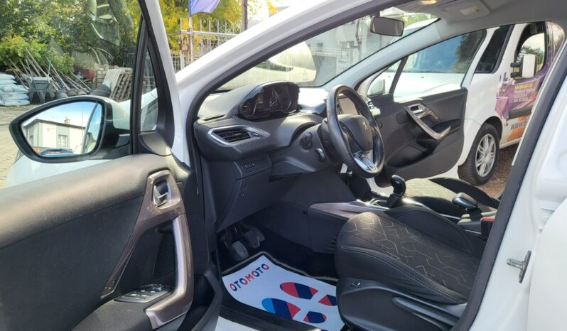 Peugeot 2008 | FWD (przód) | Manualna | 100 KM | Biały full