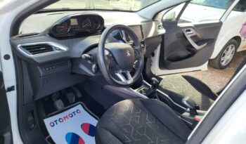 Peugeot 2008 | FWD (przód) | Manualna | 100 KM | Biały full
