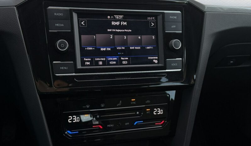 Volkswagen Passat Variant | FWD (przód) | Automatyczna | 150 KM | Srebrny full