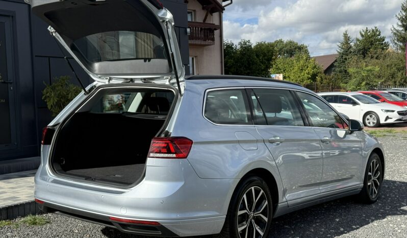 Volkswagen Passat Variant | FWD (przód) | Automatyczna | 150 KM | Srebrny full