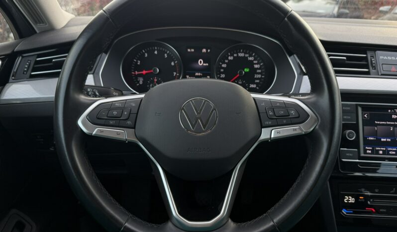 Volkswagen Passat Variant | FWD (przód) | Automatyczna | 150 KM | Srebrny full