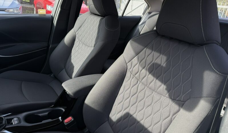 Toyota Corolla | FWD (przód) | Manualna | 125 KM | Biały full
