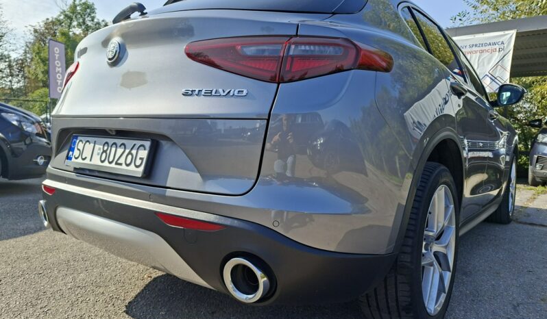 Alfa Romeo Stelvio | 4×4 (doł. automatycznie) | Automatyczna | 200 KM | Szary full