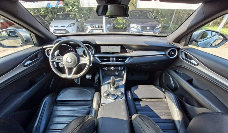 Alfa Romeo Stelvio | 4×4 (doł. automatycznie) | Automatyczna | 200 KM | Szary full