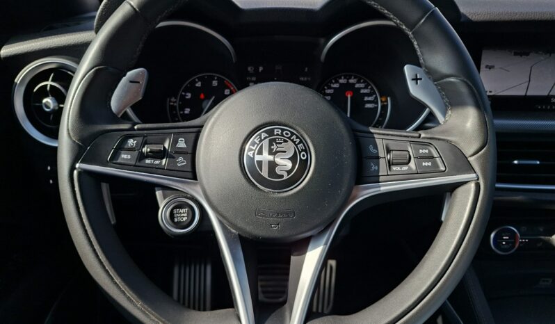 Alfa Romeo Stelvio | 4×4 (doł. automatycznie) | Automatyczna | 200 KM | Szary full