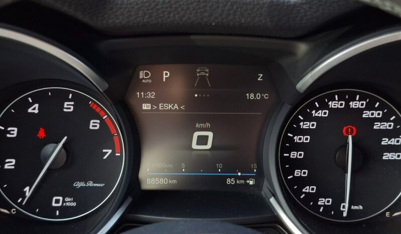 Alfa Romeo Stelvio | 4×4 (doł. automatycznie) | Automatyczna | 200 KM | Szary full