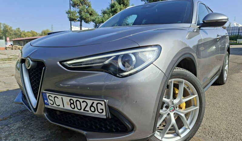 Alfa Romeo Stelvio | 4×4 (doł. automatycznie) | Automatyczna | 200 KM | Szary full