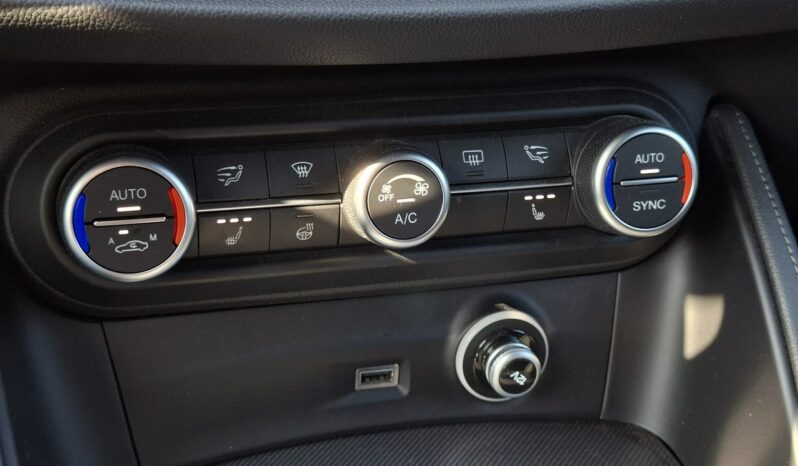 Alfa Romeo Stelvio | 4×4 (doł. automatycznie) | Automatyczna | 200 KM | Szary full