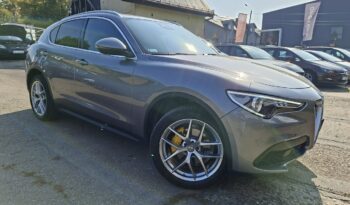 Alfa Romeo Stelvio | 4×4 (doł. automatycznie) | Automatyczna | 200 KM | Szary full