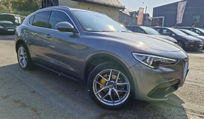 Alfa Romeo Stelvio | 4×4 (doł. automatycznie) | Automatyczna | 200 KM | Szary full
