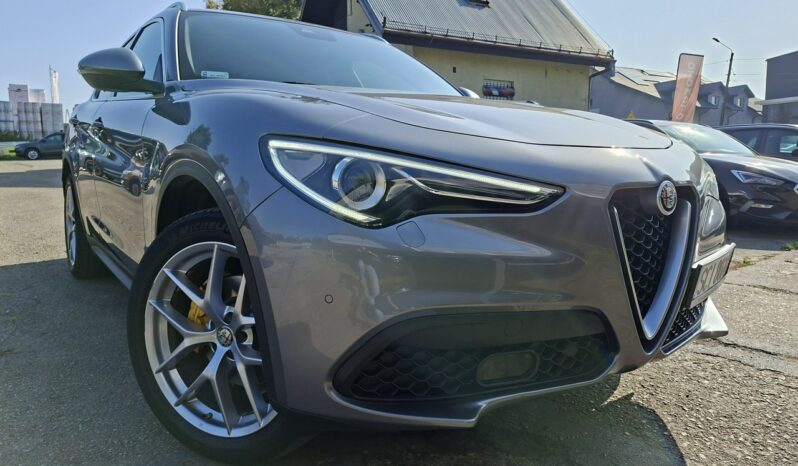 Alfa Romeo Stelvio | 4×4 (doł. automatycznie) | Automatyczna | 200 KM | Szary full