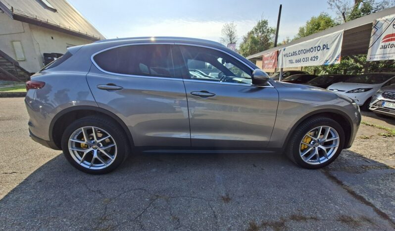 Alfa Romeo Stelvio | 4×4 (doł. automatycznie) | Automatyczna | 200 KM | Szary full