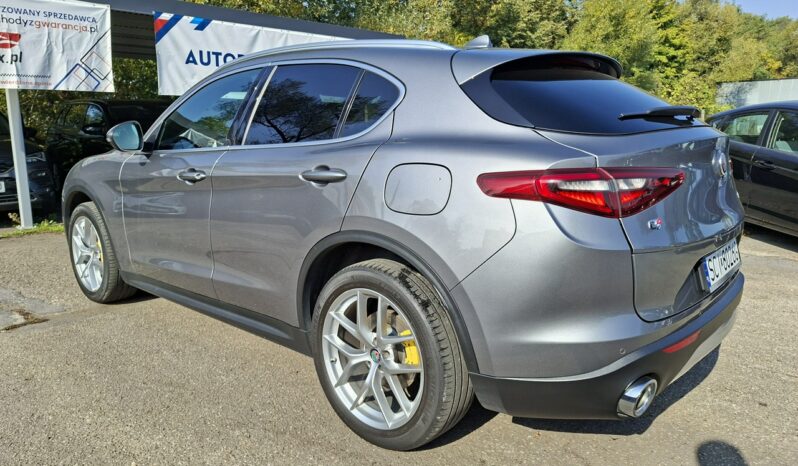 Alfa Romeo Stelvio | 4×4 (doł. automatycznie) | Automatyczna | 200 KM | Szary full