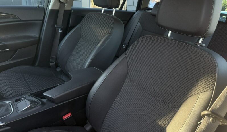 Opel Insignia | FWD (przód) | Manualna | 130 KM | Czarny full
