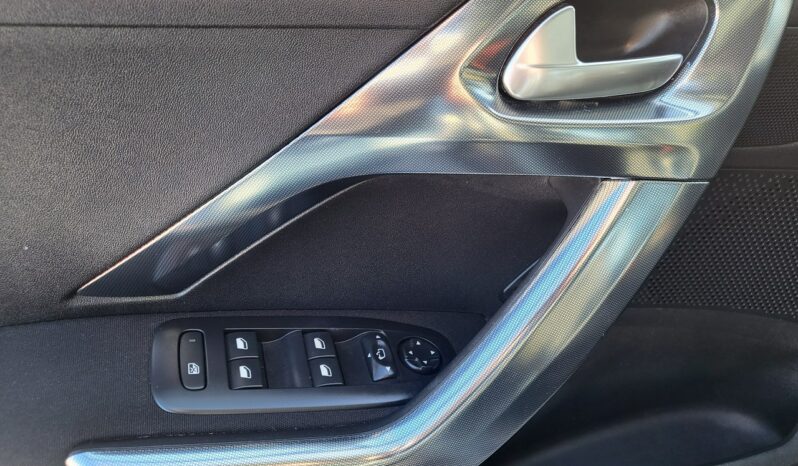 Peugeot 2008 | FWD (przód) | Manualna | 110 KM | Szary full