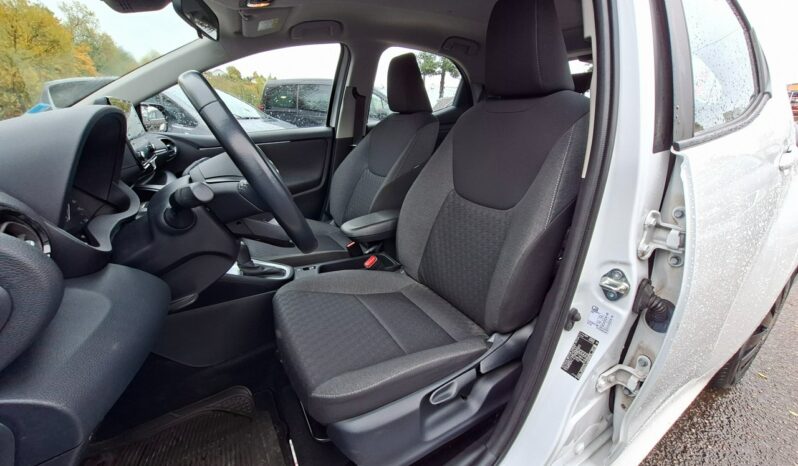 Toyota Yaris | FWD (przód) | Automatyczna | 116 KM | Biały full