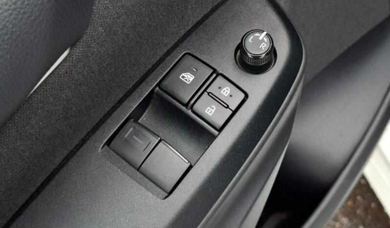 Toyota Yaris | FWD (przód) | Automatyczna | 116 KM | Biały full