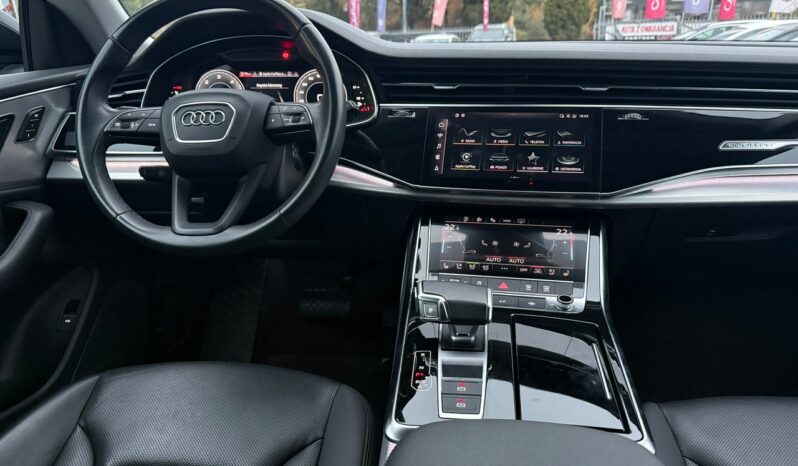Audi Q8 | 4×4 (stały) | Automatyczna | 231 KM | Czarny full