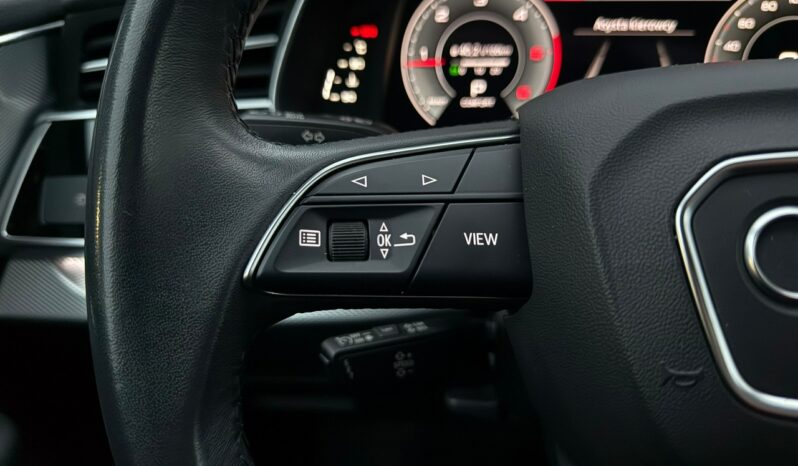 Audi Q8 | 4×4 (stały) | Automatyczna | 231 KM | Czarny full