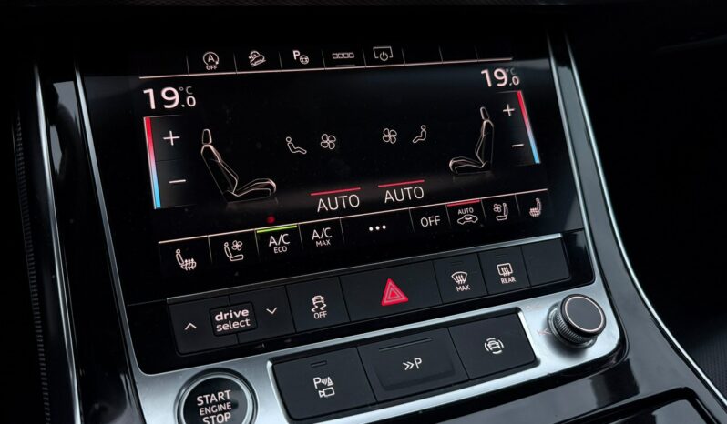 Audi Q8 | 4×4 (stały) | Automatyczna | 231 KM | Czarny full