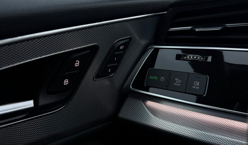 Audi Q8 | 4×4 (stały) | Automatyczna | 231 KM | Czarny full
