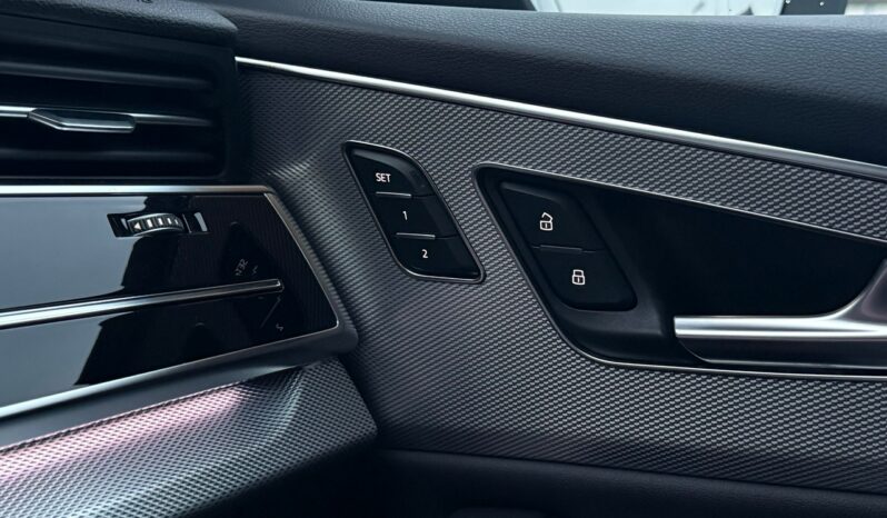Audi Q8 | 4×4 (stały) | Automatyczna | 231 KM | Czarny full