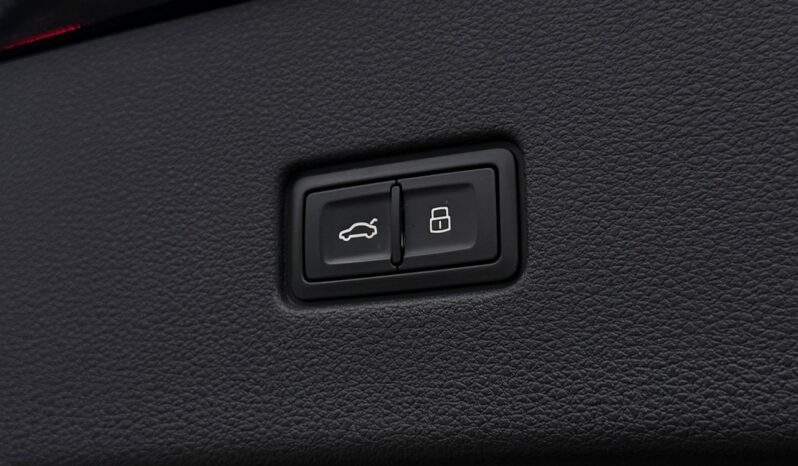 Audi Q8 | 4×4 (stały) | Automatyczna | 231 KM | Czarny full