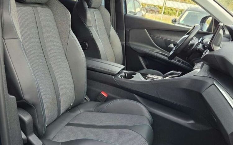 Peugeot 3008 | FWD (przód) | Automatyczna | 225 KM | Niebieski full