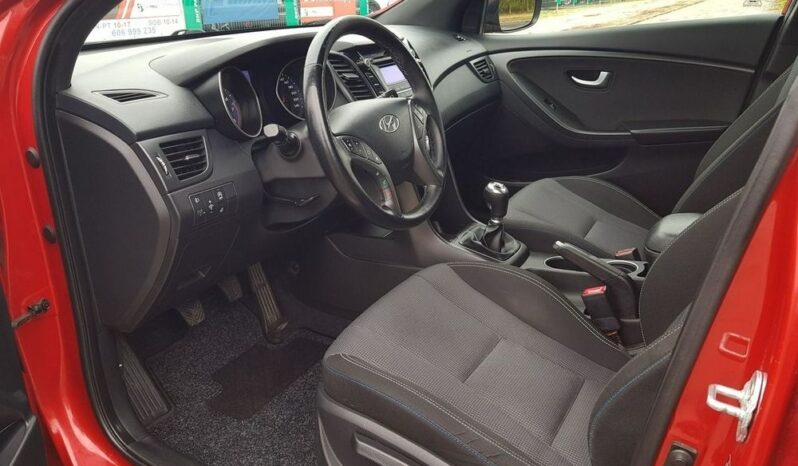 Hyundai i30 | FWD (przód) | Manualna | 135 KM | Bordowy full