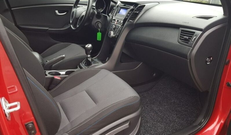 Hyundai i30 | FWD (przód) | Manualna | 135 KM | Bordowy full