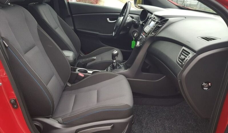 Hyundai i30 | FWD (przód) | Manualna | 135 KM | Bordowy full