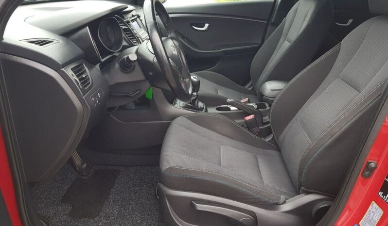 Hyundai i30 | FWD (przód) | Manualna | 135 KM | Bordowy full